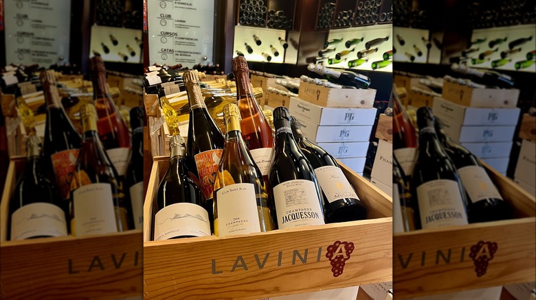 wine bottles in Lavinia case