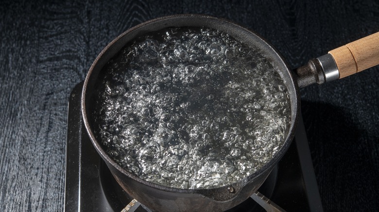 Boiling water in cast iron