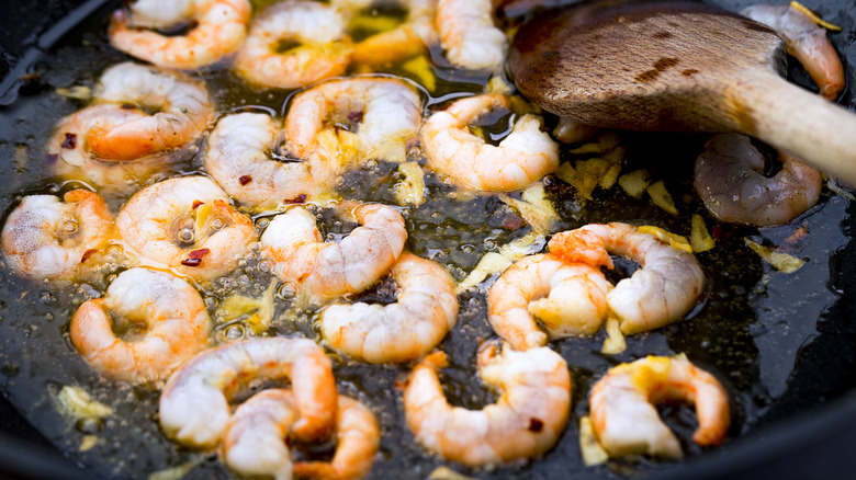 Cooking shrimp on a pan