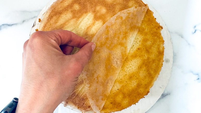 removing parchment paper from cake