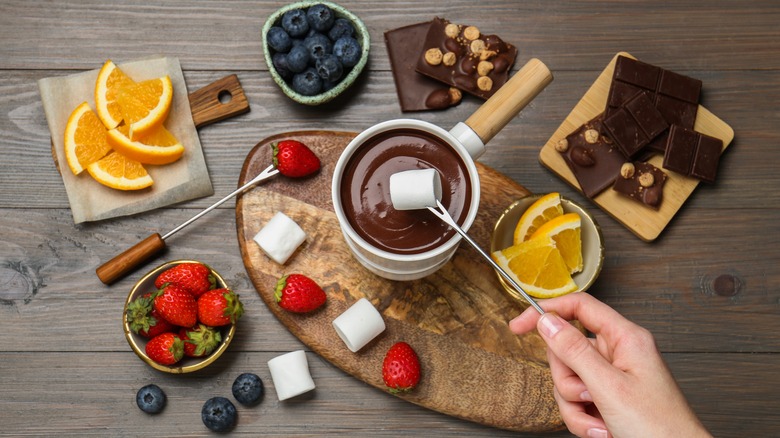 chocolate fondue and dippers