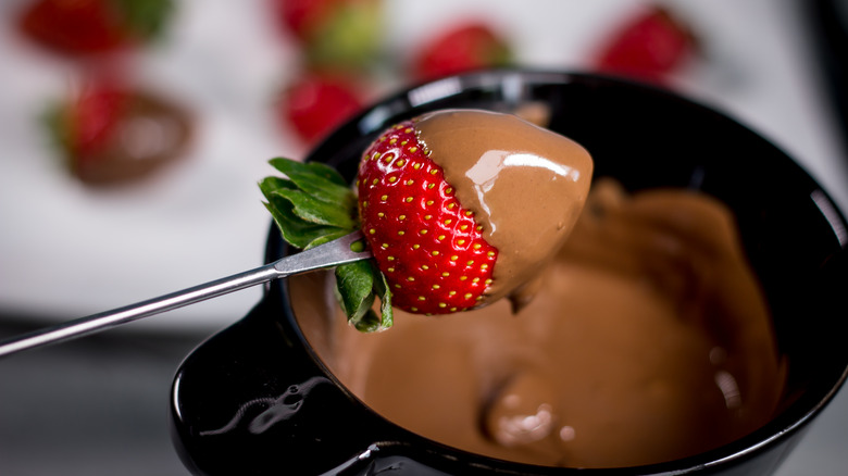 chocolate fondue with strawberry