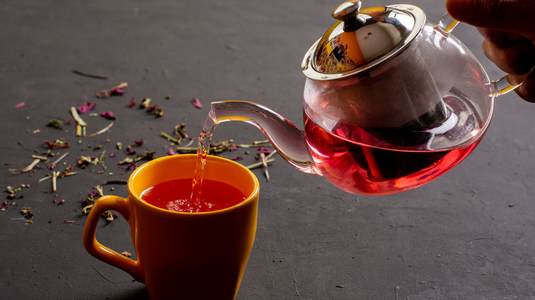 red tea in cup