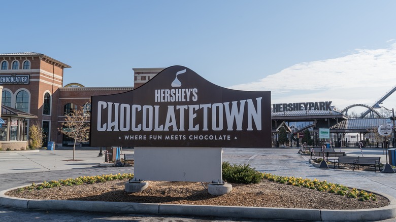 Hershey's chocolate sign