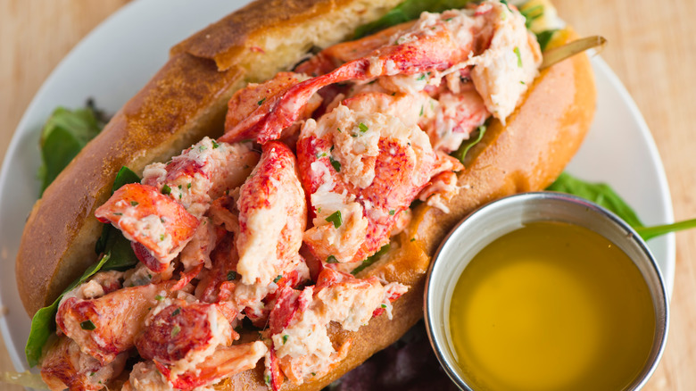 lobster roll with melted butter