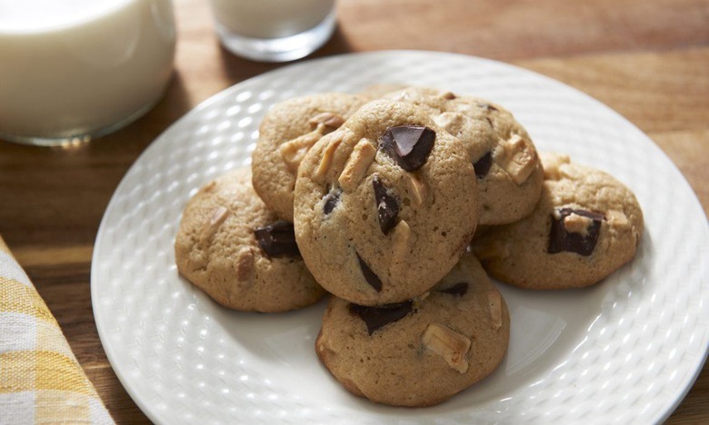 chocolate toasted almond cookies