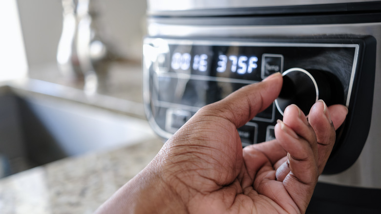 Adjusting air fryer temperature