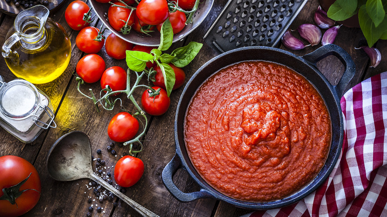 Preparing marinara sauce