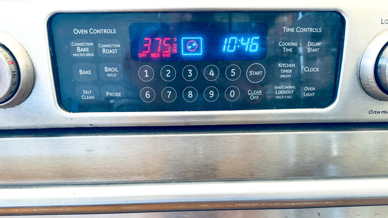 oven temperature gauge set to 375