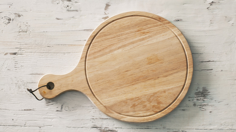 round wooden cutting board