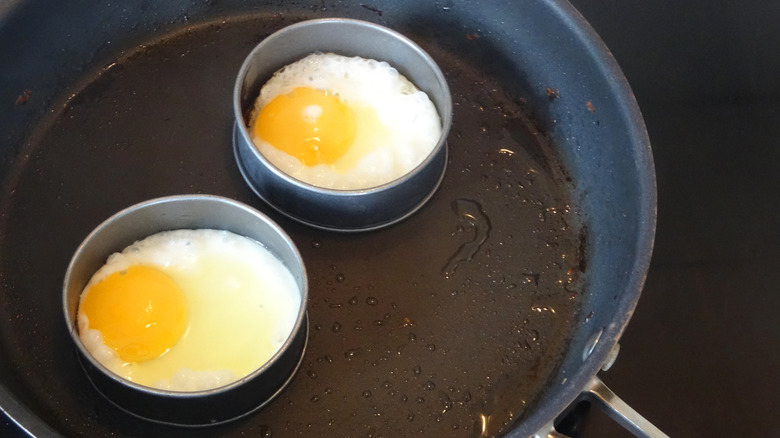 fried eggs in egg rings