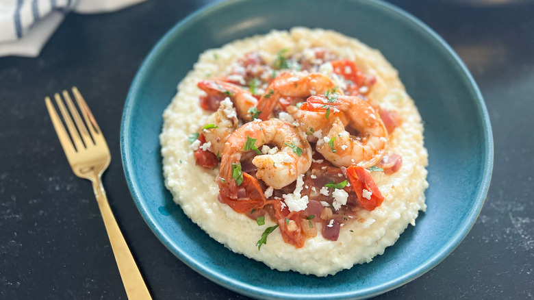 shrimp and grits in bowl 