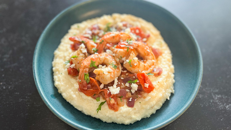 shrimp and grits in bowl 