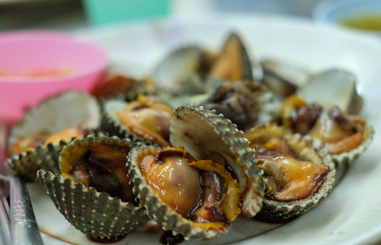 Grilled Clams With Charred Jalapeño Basil Butter