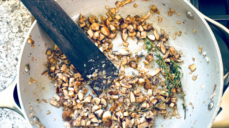 mushrooms with shallots and herbs