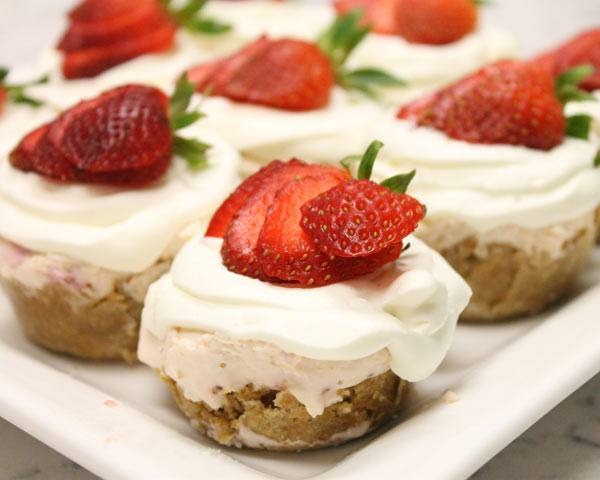 Mini No-Bake Strawberry Cheesecakes