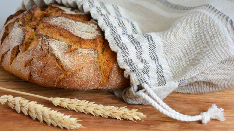 bread in linen