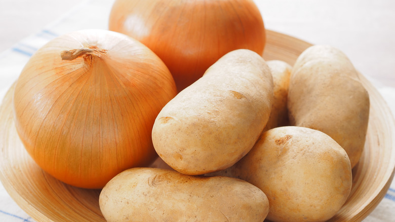 white onions with potatoes