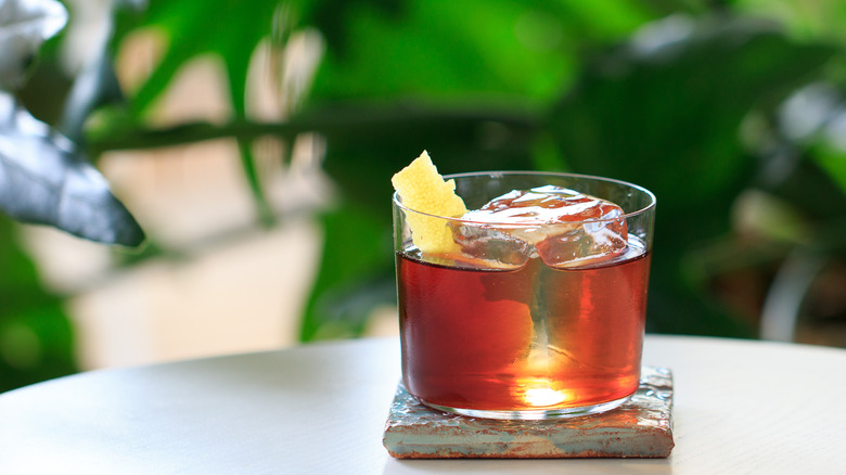 mezcal amaro cocktail in rocks glas