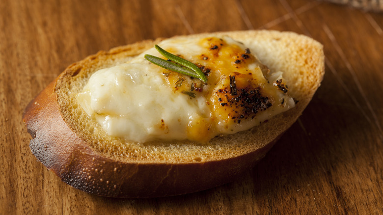 Baked fontina on bread 