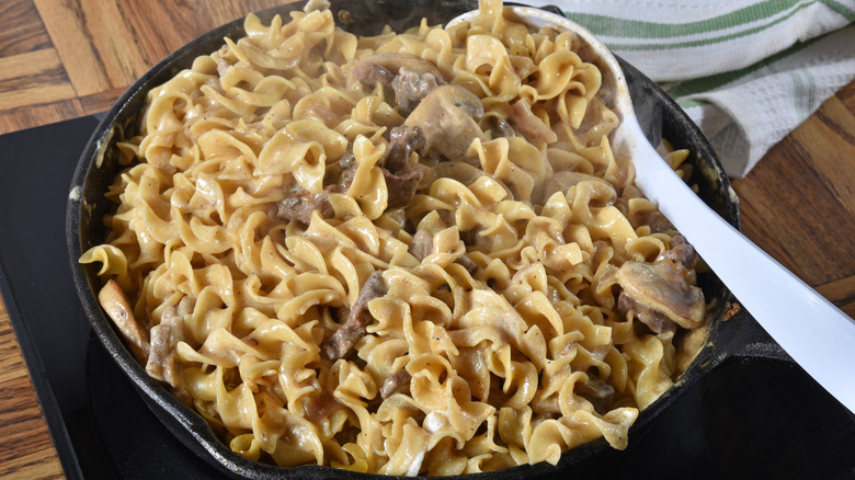 beef stroganoff skillet