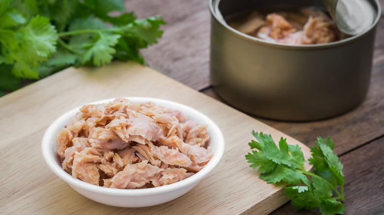 Tuna can and tuna in bowl