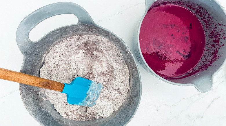 Wet and dry ingredients for the bundt cake