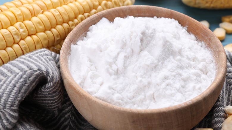 Bowl of cornstarch with corn cobs and kernels