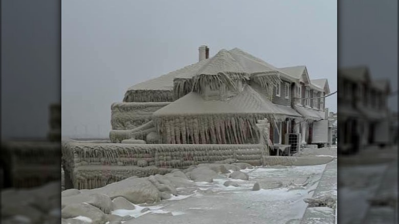 Hoak's Lakeshore Restaurant in ice