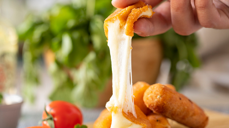 mozzarella stick cheese pull