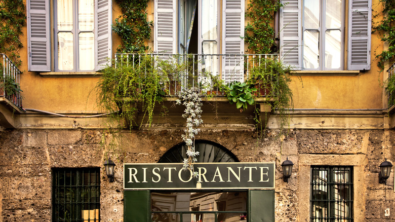 Traditional Italian restaurant store front