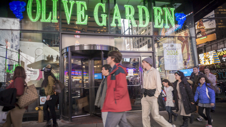 people walk by olive garden