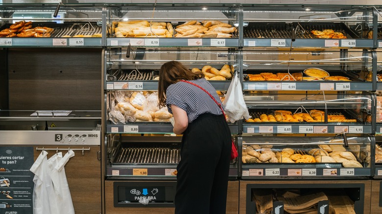 aldi's freshly baked goods section