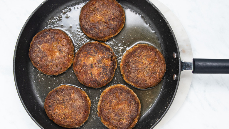 crab cakes in pan 