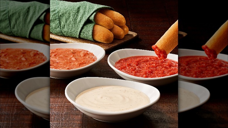 breadsticks and dipping sauce