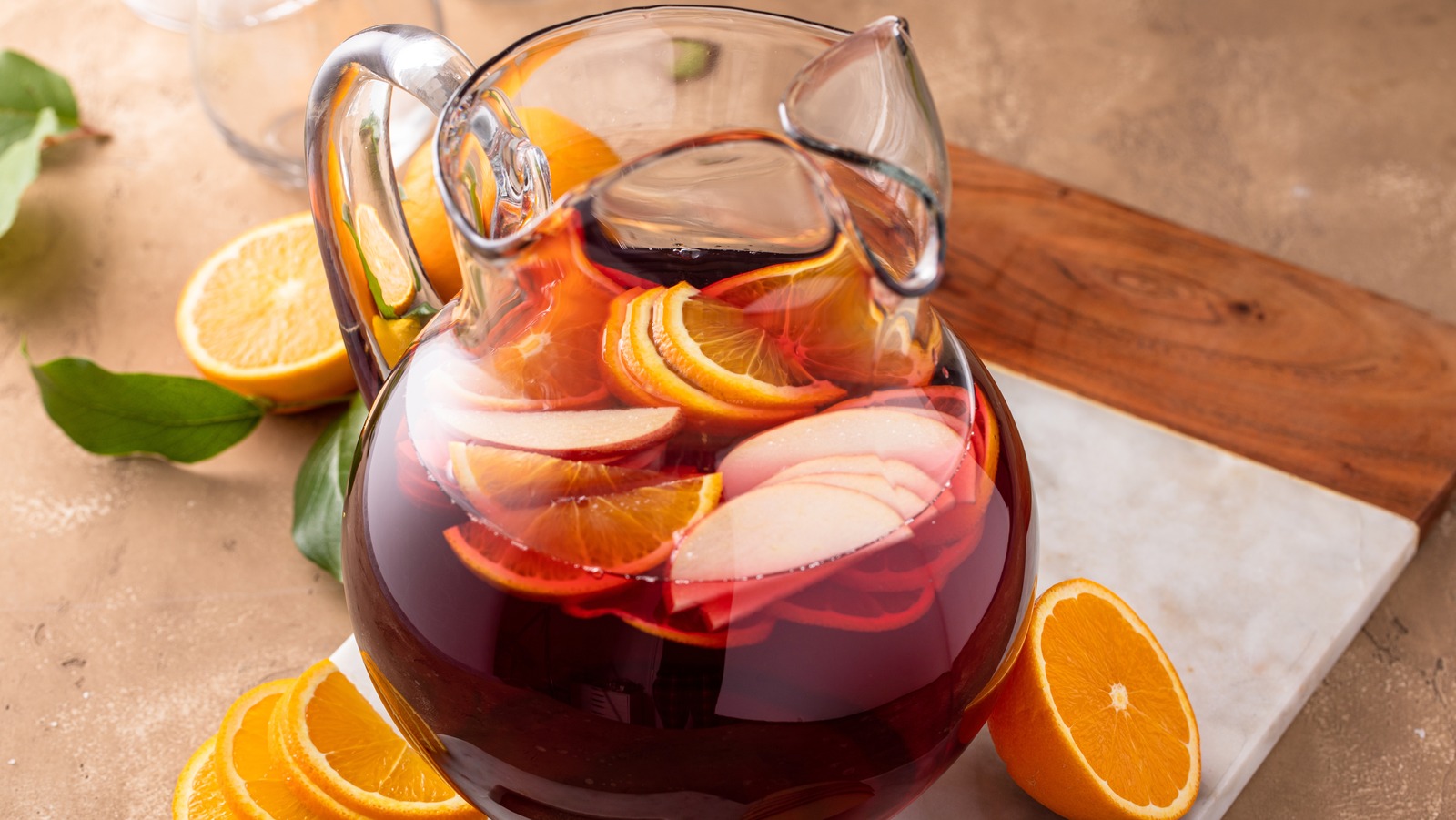 https://www.thedailymeal.com/img/gallery/olive-garden-sells-a-sangria-kit-so-you-can-make-its-version-of-the-cocktail-at-home/l-intro-1703090336.jpg