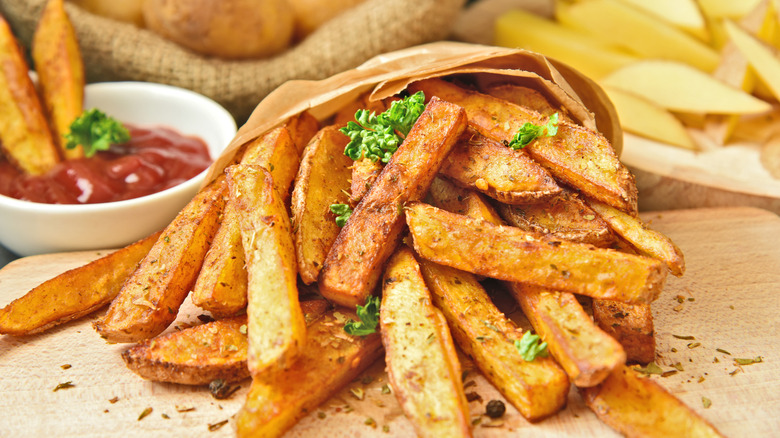 fries with herbs and seasonings