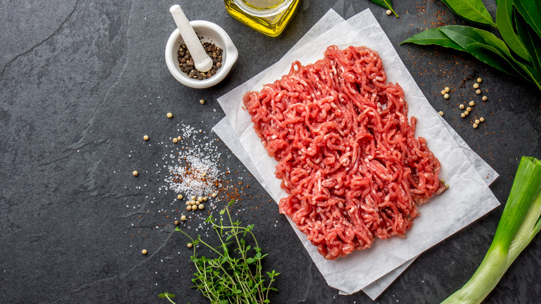 ground meat with seasonings