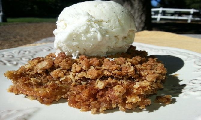 Ooey Gooey Apple Crumble