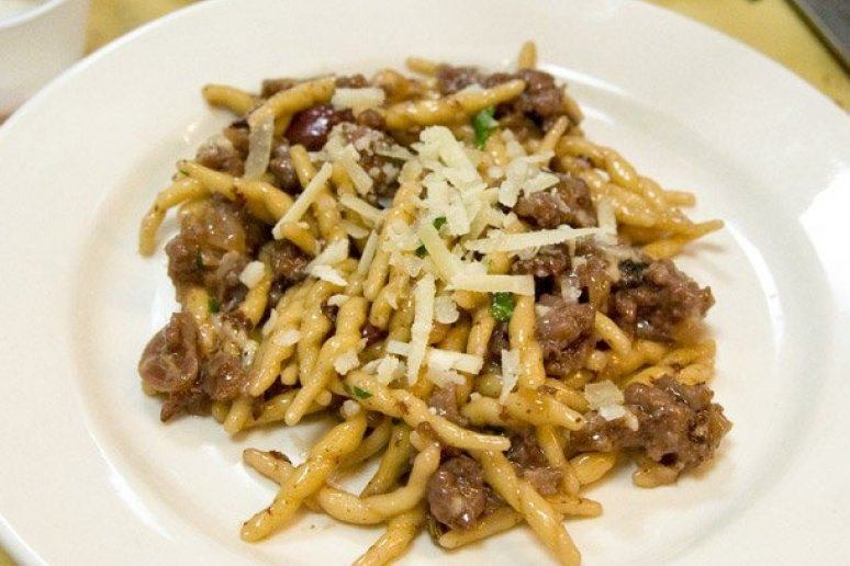 Strozzapreti With Sausage, Grapes, and Red Wine