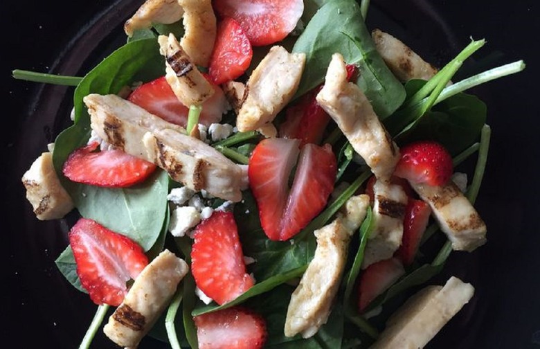 Strawberry Spinach Salad With Chicken 