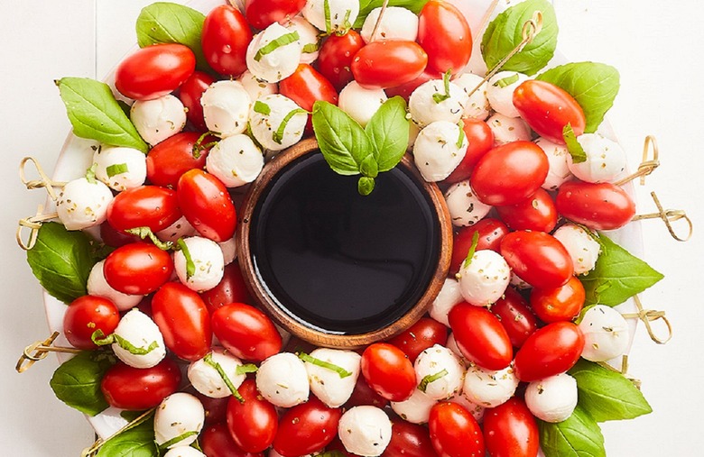 Caprese Salad Wreath