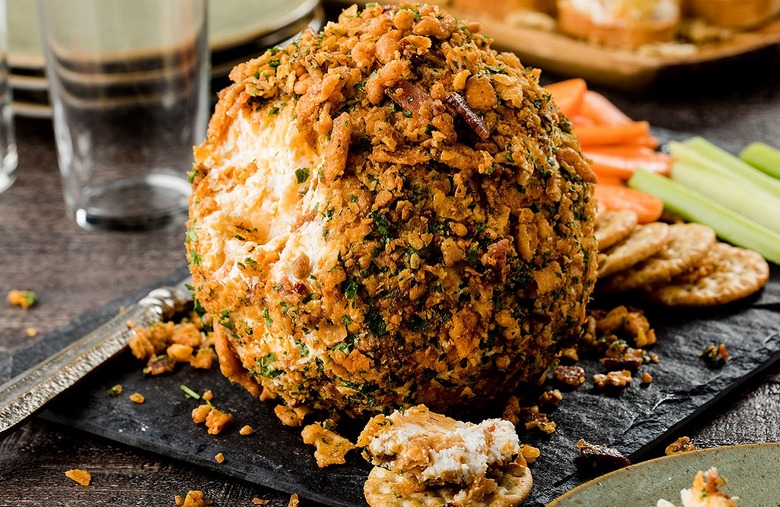 Crispy Bacon Cheddar Cheese Ball 