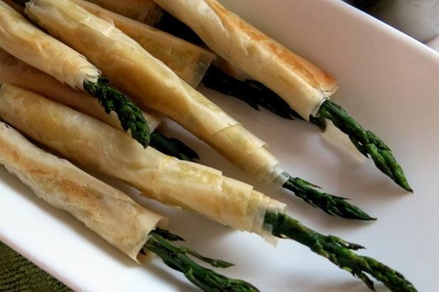 Phyllo Wrapped Asparagus with Lemon Garlic Aioli Dipping Sauce Recipe