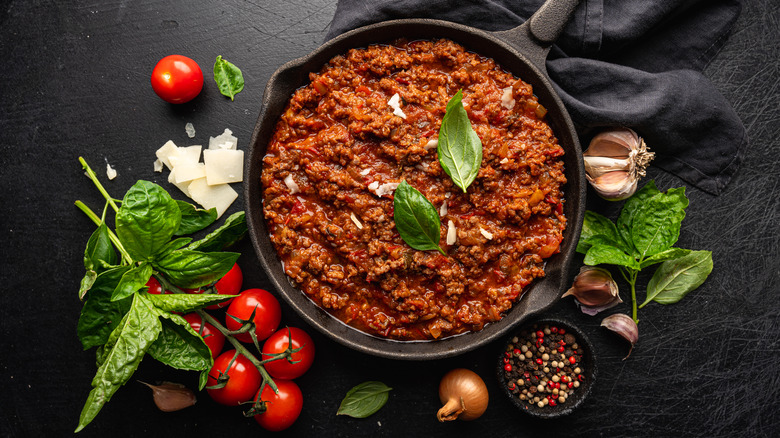 bolognese sauce with ingredients