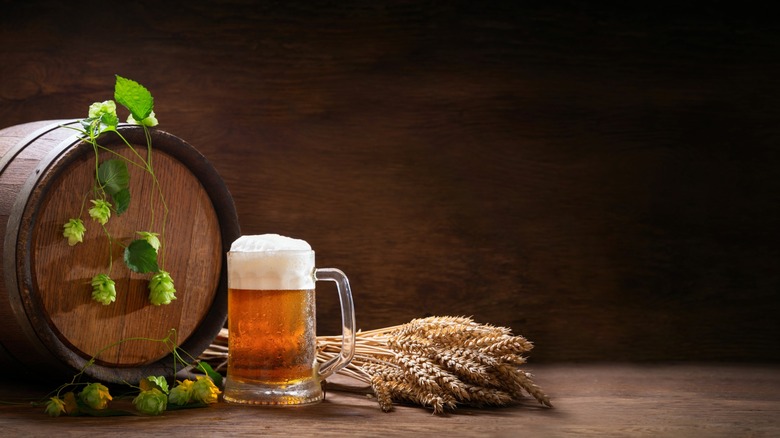 Beer barrel and pint