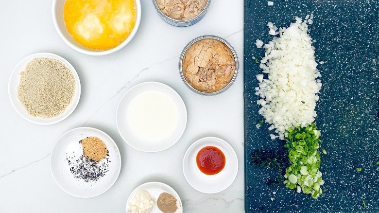 ingredients for pan-fried tuna patties with sriracha mayo