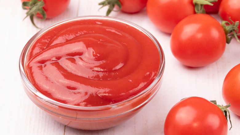 ketchup and tomatoes