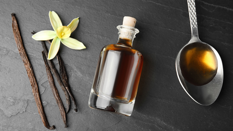 vanilla extract and beans