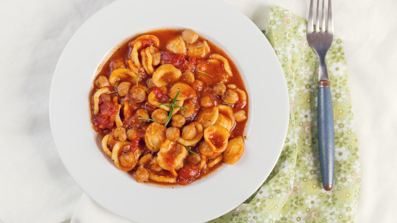 pasta shells with chickpeas tomato stew